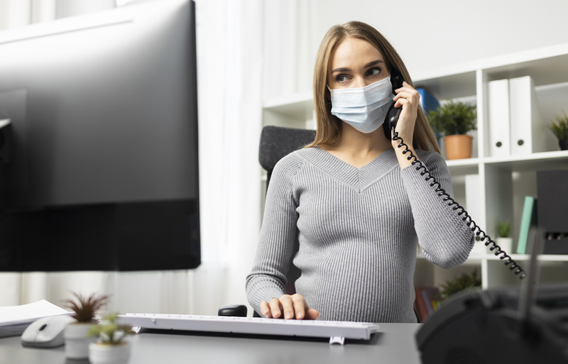 Nova lei determina afastamento de gestante de trabalho presencial